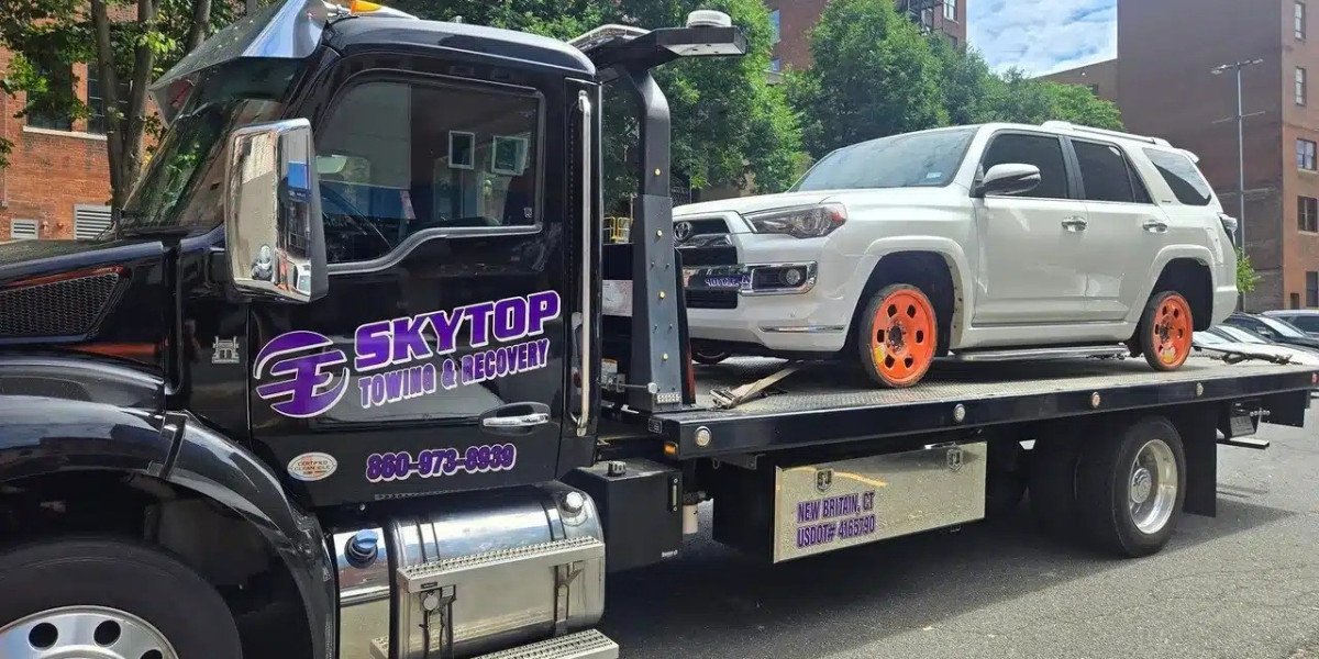 Reliable Heavy-Duty Towing Services: Tractor Trailer Towing & Wrecker Tow Trucks in Bristol, CT