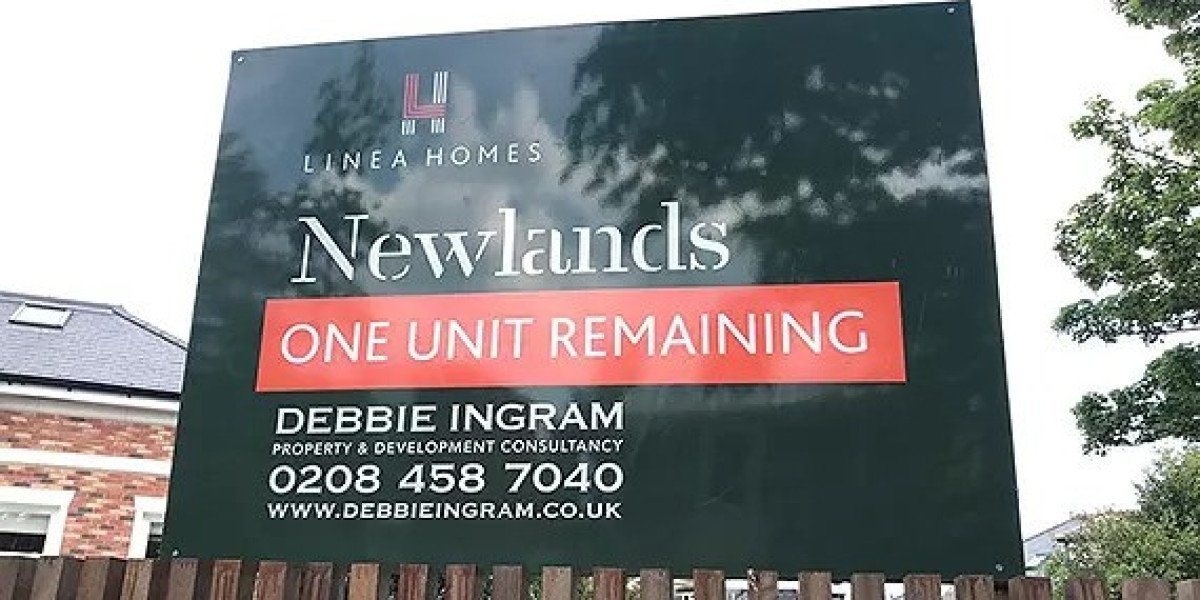 Outdoor Signage for the Hospitality Sector:Dibond Printing vs Vinyl